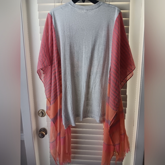 Upcycled Dolly Parton Graphic T-Shirt / Poncho - Picture 4 of 4